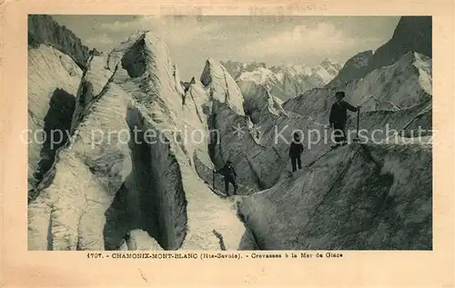 AK / Ansichtskarte Chamonix Crevasses a la Mer de Glace Gletscher Gletscherspalten Bergsteiger Chamonix