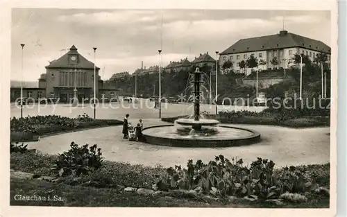 AK / Ansichtskarte Glauchau Platz Brunnen Glauchau