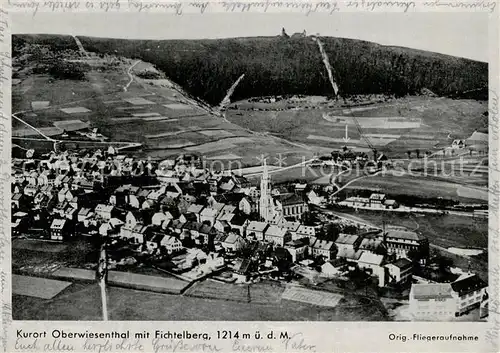 AK / Ansichtskarte Oberwiesenthal_Erzgebirge Kurort mit Fichtelberg Original Fliegeraufnahme Oberwiesenthal Erzgebirge