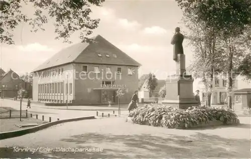 AK / Ansichtskarte Toenning_Nordseebad Stadtsparkasse Denkmal Toenning_Nordseebad