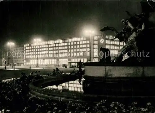 AK / Ansichtskarte Leipzig Postamt am Karl Marx Platz bei Nacht Leipzig