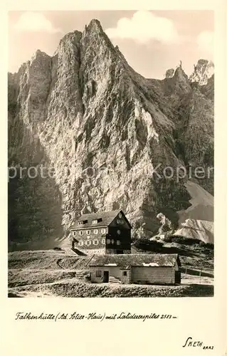 AK / Ansichtskarte Falkenhuette Berghuette mit Lalidererspitze Karwendel Falkenhuette