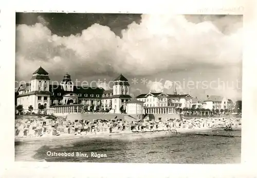 AK / Ansichtskarte Binz_Ruegen Strand Kurhotels Binz_Ruegen