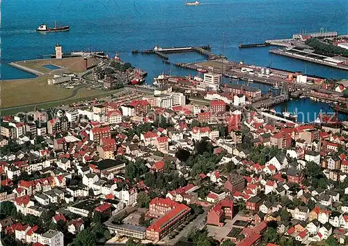 AK / Ansichtskarte Cuxhaven_Nordseebad Fliegeraufnahme mit Hafen Cuxhaven_Nordseebad