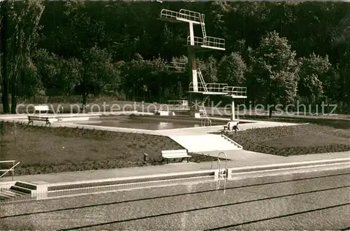 AK / Ansichtskarte Neustadt_Weinstrasse Neues Freibad mit Sprungturm Neustadt_Weinstrasse