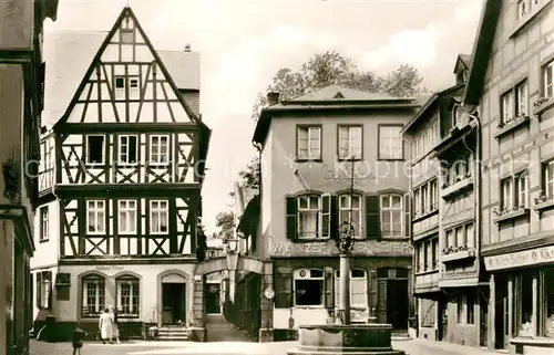 AK / Ansichtskarte Mainz_Rhein Kirchgarten Brunnen Fachwerkhaus Mainz Rhein