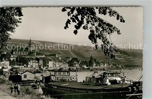 AK / Ansichtskarte Nierstein_Rhein Uferpartie am Rhein Anleger Frachtkahn Rheinhotel Kirche Nierstein_Rhein