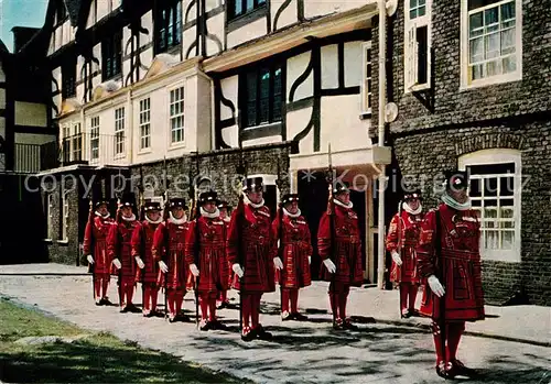 AK / Ansichtskarte Leibgarde_Wache Yeomen Warders Ceremonial Church Parade Tower of London  