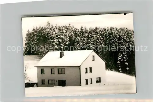 AK / Ansichtskarte Diedenshausen_Wittgenstein Gaestehaus Pension am Waldrand im Winter Diedenshausen