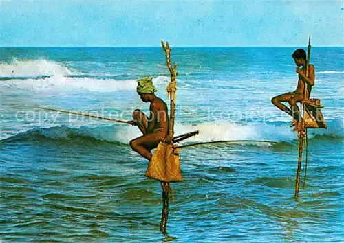 AK / Ansichtskarte Fischerei Stilt Fishing Sri Lanka 