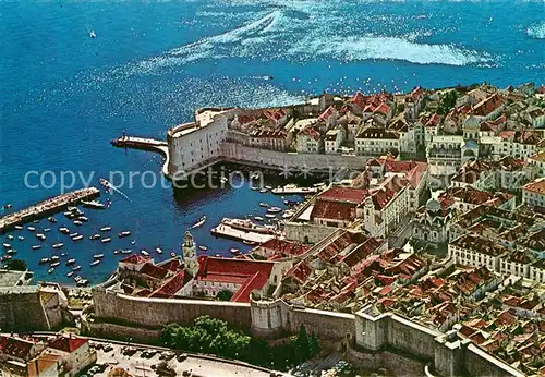 AK / Ansichtskarte Dubrovnik_Ragusa Altstadt Stadtmauer Festung Hafen Fliegeraufnahme Dubrovnik Ragusa