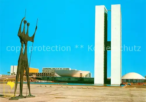 AK / Ansichtskarte Brasilia Os Guerrilheiros de Bruno Giorgi e Palacio do Congresso Nacional Brasilia