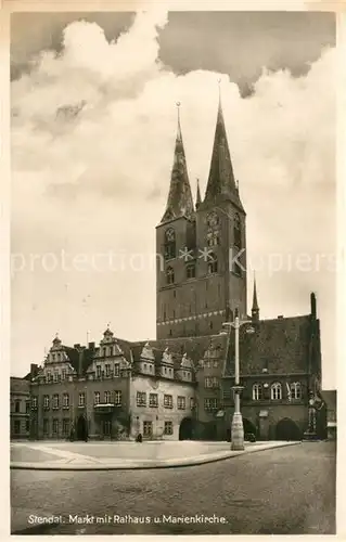 AK / Ansichtskarte Stendal Markt mit Rathaus Marienkirche Stendal