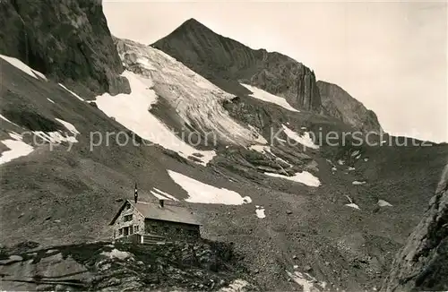 AK / Ansichtskarte 0 Wildhornhuette mit Kirchli Wildhornhuette