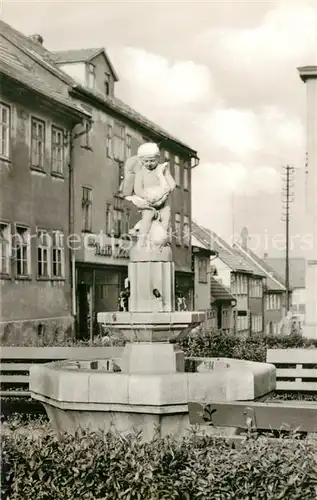 AK / Ansichtskarte Koenigsee_Thueringen Gaensemaennchenbrunnen am Platz der Jugend Koenigsee Thueringen