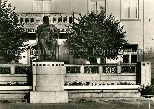 AK / Ansichtskarte Stavenhagen Fritz Reuter Denkmal Literaturmuseum Stavenhagen