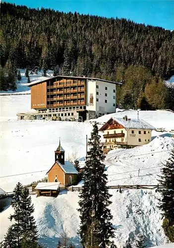 AK / Ansichtskarte Serfaus_Tirol Hotel St Zeno Kapelle Winterlandschaft Serfaus Tirol