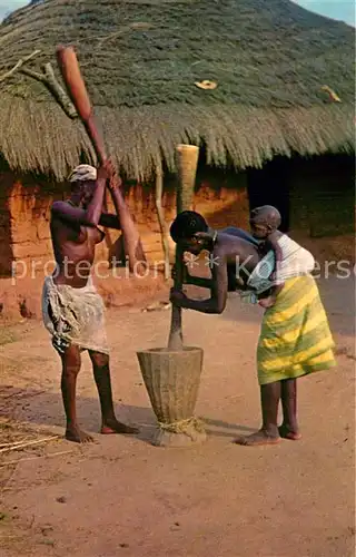 Guinea Bissau Pilando arroz Inselbewohner Guinea Bissau