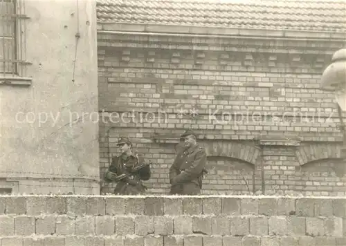 Berlin Bernauerstrasse Wachposten Soldaten Berlin