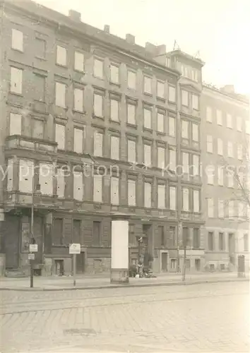 Berlin Bernauerstrasse zugemauerte Fenster Berlin