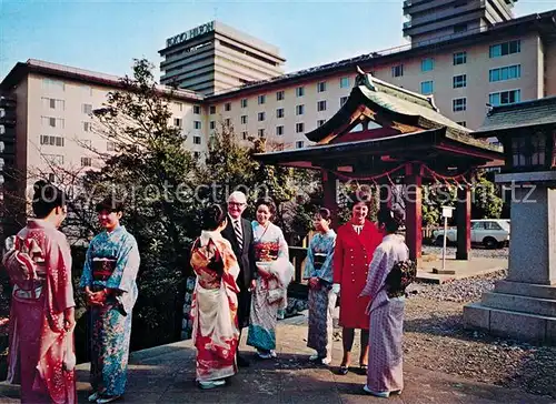 AK / Ansichtskarte Tokyo Hilton Frauen Kimono Tempelanlagen Tokyo