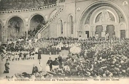 AK / Ansichtskarte Lourdes_Hautes_Pyrenees Benediction du Tres Saint Sacrement Lourdes_Hautes_Pyrenees