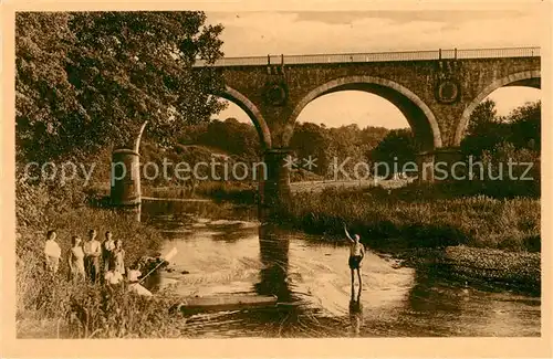 AK / Ansichtskarte Florenville La Semois et le Pont du Chemin de Fer Florenville