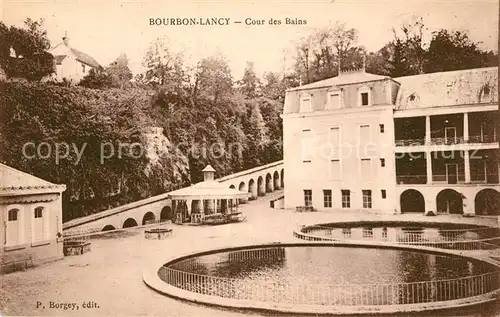 AK / Ansichtskarte Bourbon Lancy Cour de Bains Bourbon Lancy