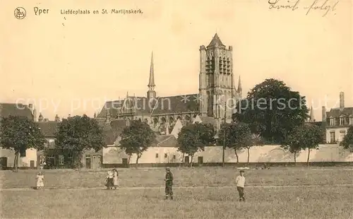 AK / Ansichtskarte Yper Liefdeplaats en St Martijnskerk Yper