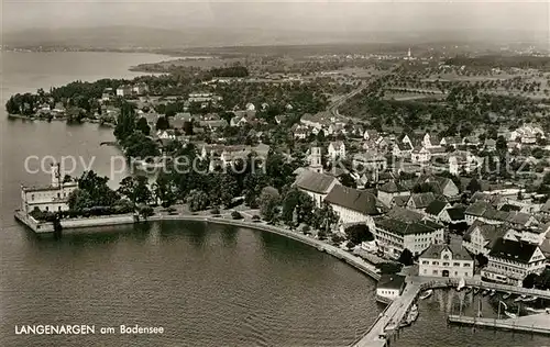 AK / Ansichtskarte Langenargen_Bodensee Fliegeraufnahme Seepartie Langenargen Bodensee