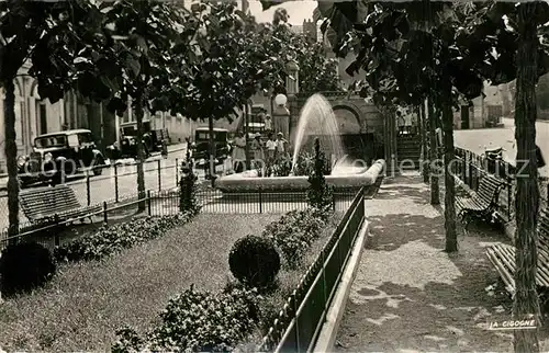 AK / Ansichtskarte Cusset_Allier Place Louis Blanc Fontaine et le Square Cusset Allier