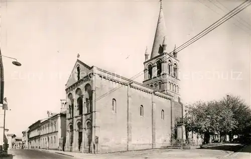 AK / Ansichtskarte Roullet Saint Estephe Eglise et Rue principale Roullet Saint Estephe