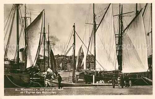 AK / Ansichtskarte Marseille_Bouches du Rhone Un coin du Port et lEglise des Accoules Marseille