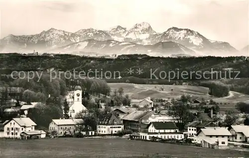 AK / Ansichtskarte Feldkirchen Westerham Ortsansicht mit Kirche Blick gegen Wendelstein Bayerische Alpen Feldkirchen Westerham