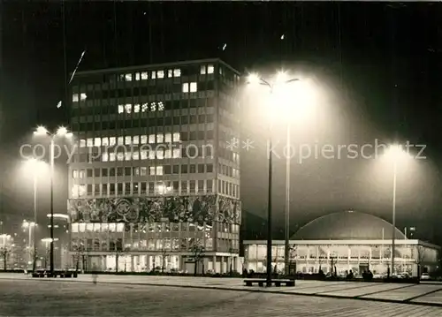 AK / Ansichtskarte Berlin Haus des Lehrers mit Kongre?halle bei Nacht Berlin