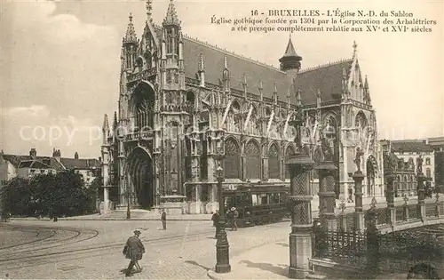 AK / Ansichtskarte Strassenbahn Bruxelles Eglise Notre Dame du Sablon  