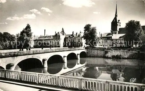 AK / Ansichtskarte Romorantin Lanthenay Pont sur la Sauldre Eglise Romorantin Lanthenay