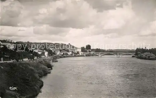 Castillon la Bataille Vue generale et rives de la Dordogne Castillon la Bataille