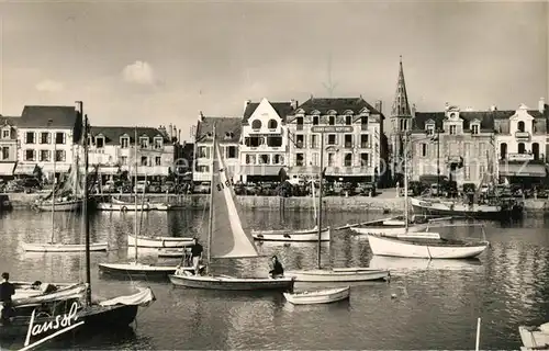 AK / Ansichtskarte Le_Pouliguen Port Bateaux Quais Eglise Le_Pouliguen