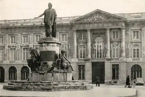 AK / Ansichtskarte Reims_Champagne_Ardenne Monument Statue de Louis XV et la Sous Prefecture Reims_Champagne_Ardenne