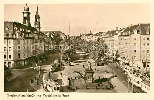 AK / Ansichtskarte Dresden Hauptstrasse und Neust?dter Rathaus Strassenbahnen Dresden