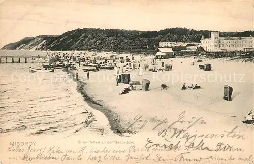 AK / Ansichtskarte Misdroy_Ostseebad_Westpommern Strandleben an der Seebr?cke Misdroy_Ostseebad