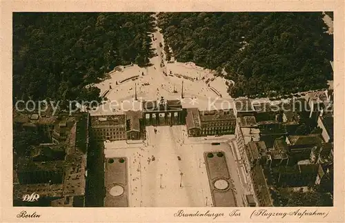 AK / Ansichtskarte Berlin Fliegeraufnahme Brandenburger Tor Berlin