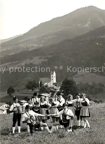 AK / Ansichtskarte Sankt_Georgen_Salzburg Trachtengruppe Sankt_Georgen_Salzburg