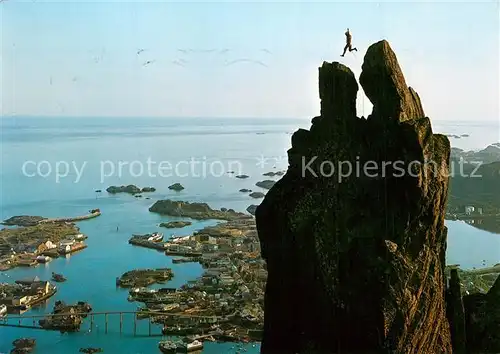 AK / Ansichtskarte Klettern_Bergsteigen Mountain Climber Mount Svolvaergeita Norway 