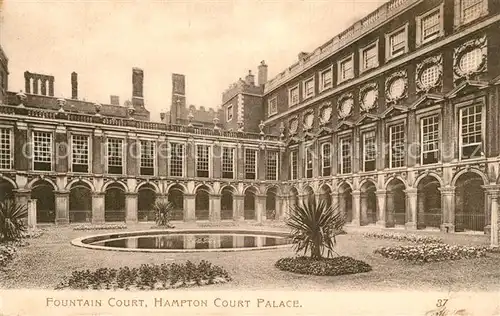 Richmond_upon_Thames Fountain Court Hampton Court Palace 