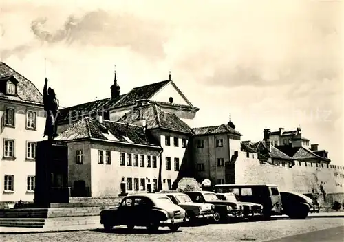 Warschau_Masowien Altstadt mit Stadtmauer und Denkmal des Jan Kilinski Warschau Masowien