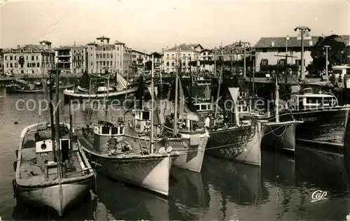 Saint Jean de Luz Port et Maison de l`Infante Saint Jean de Luz