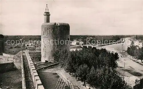 Aigues Mortes_Gard Tour de Constance Canal de la grande Robine Aigues Mortes Gard