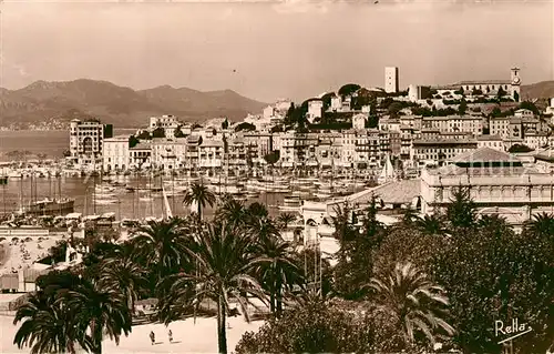 Cannes_Alpes Maritimes Le port Quai Saint Pierre et le Suquet Cannes Alpes Maritimes